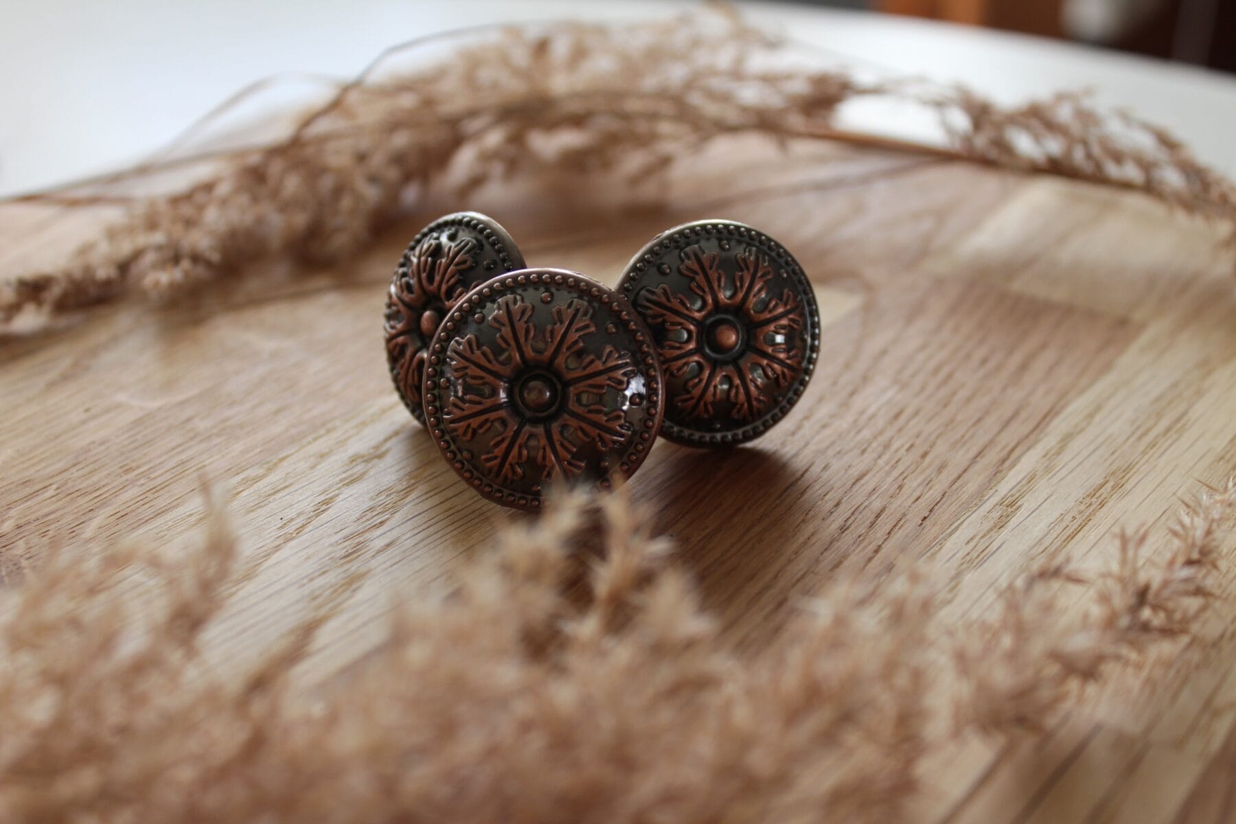 Mässingknopp med eklöv featured image