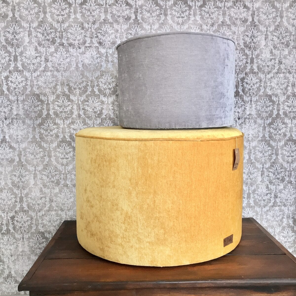 Harmaa pieni samettirahi featured image