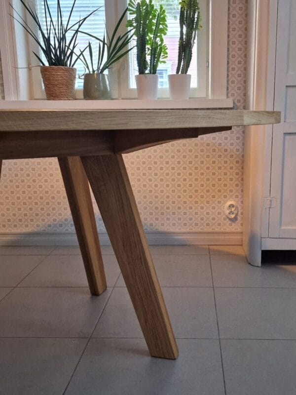 Runt stort matbord - Bild 4