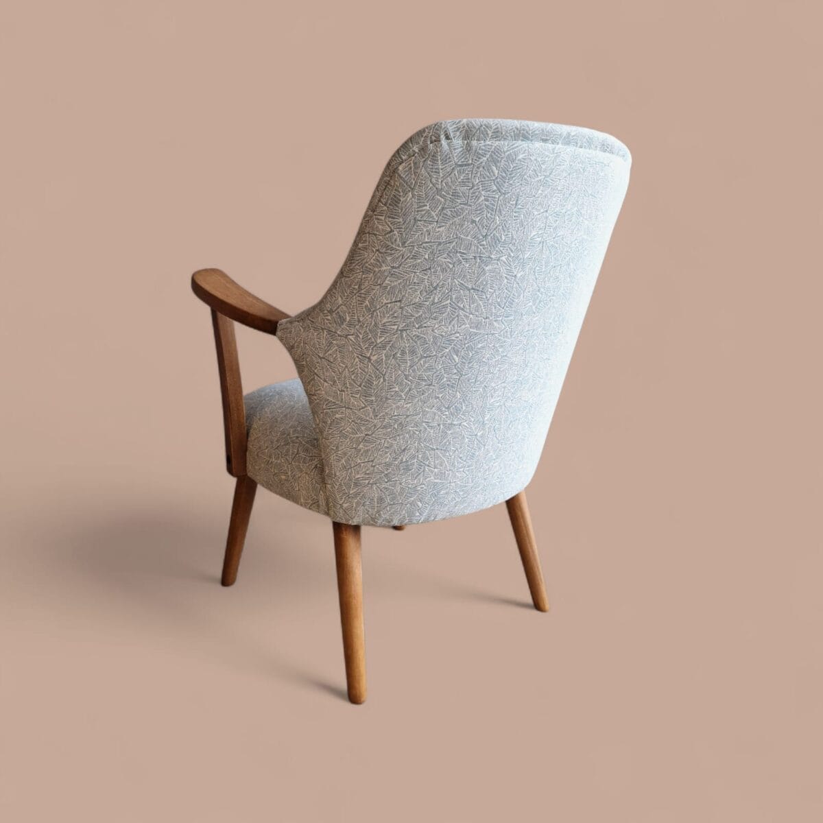 Käsinojatuoli Havui Design -kankaalla featured image