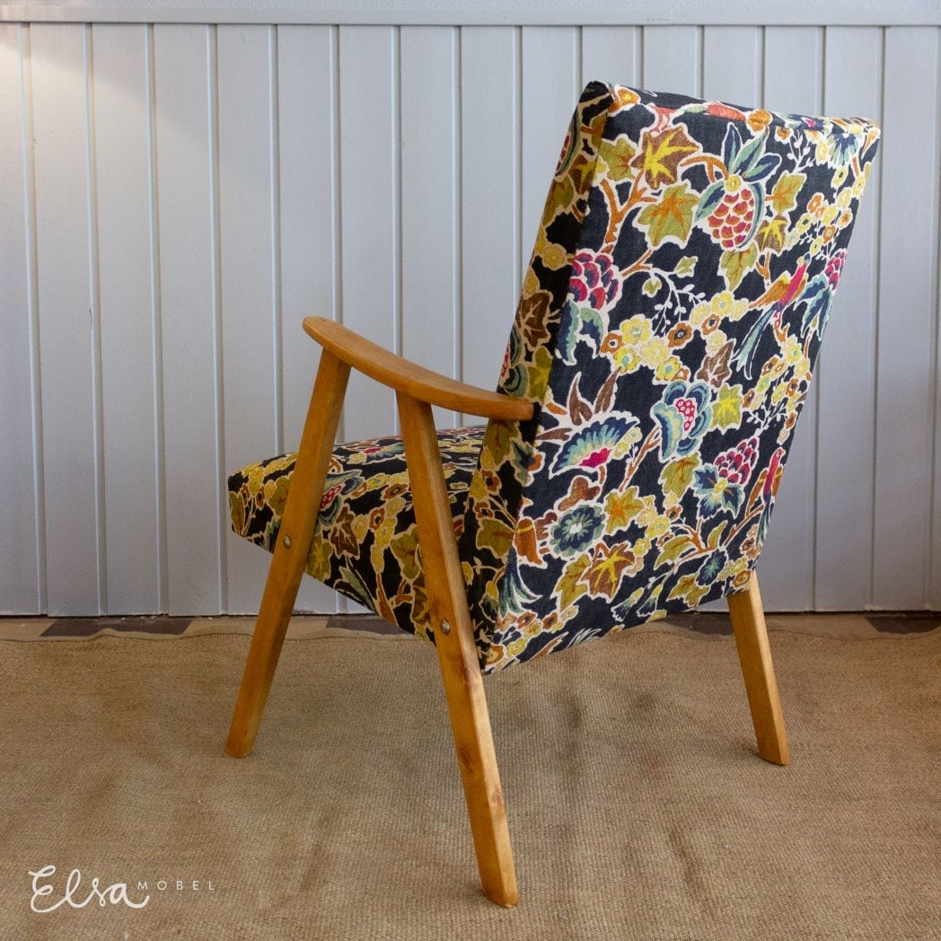 Värikäs retro nojatuoli featured image