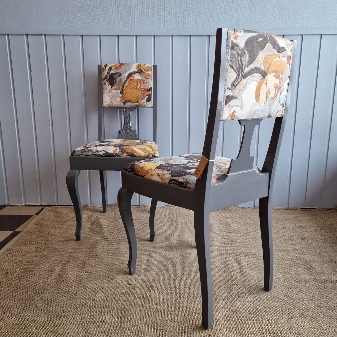 Gråa stolar featured image