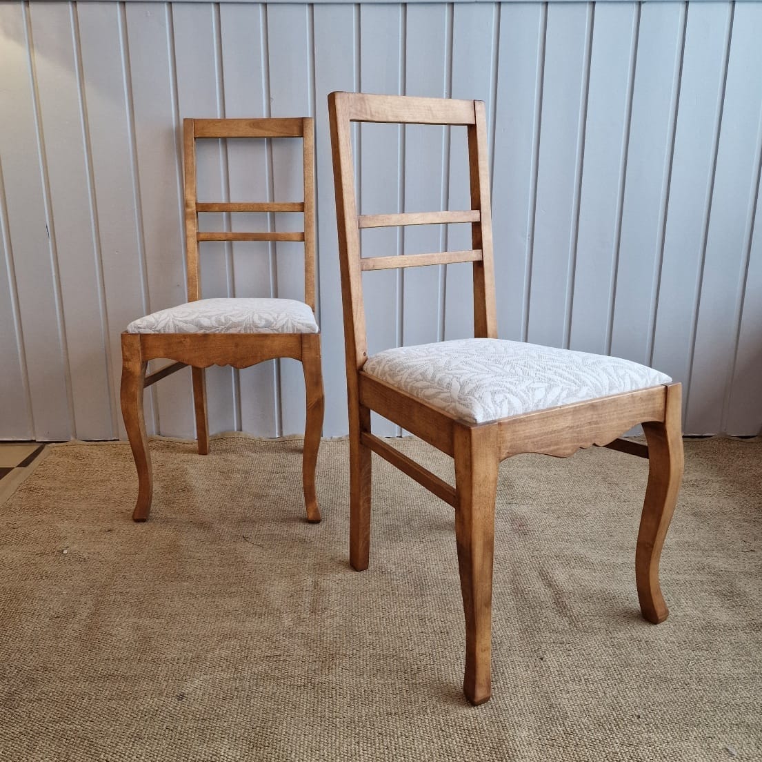 Brun köksstol featured image