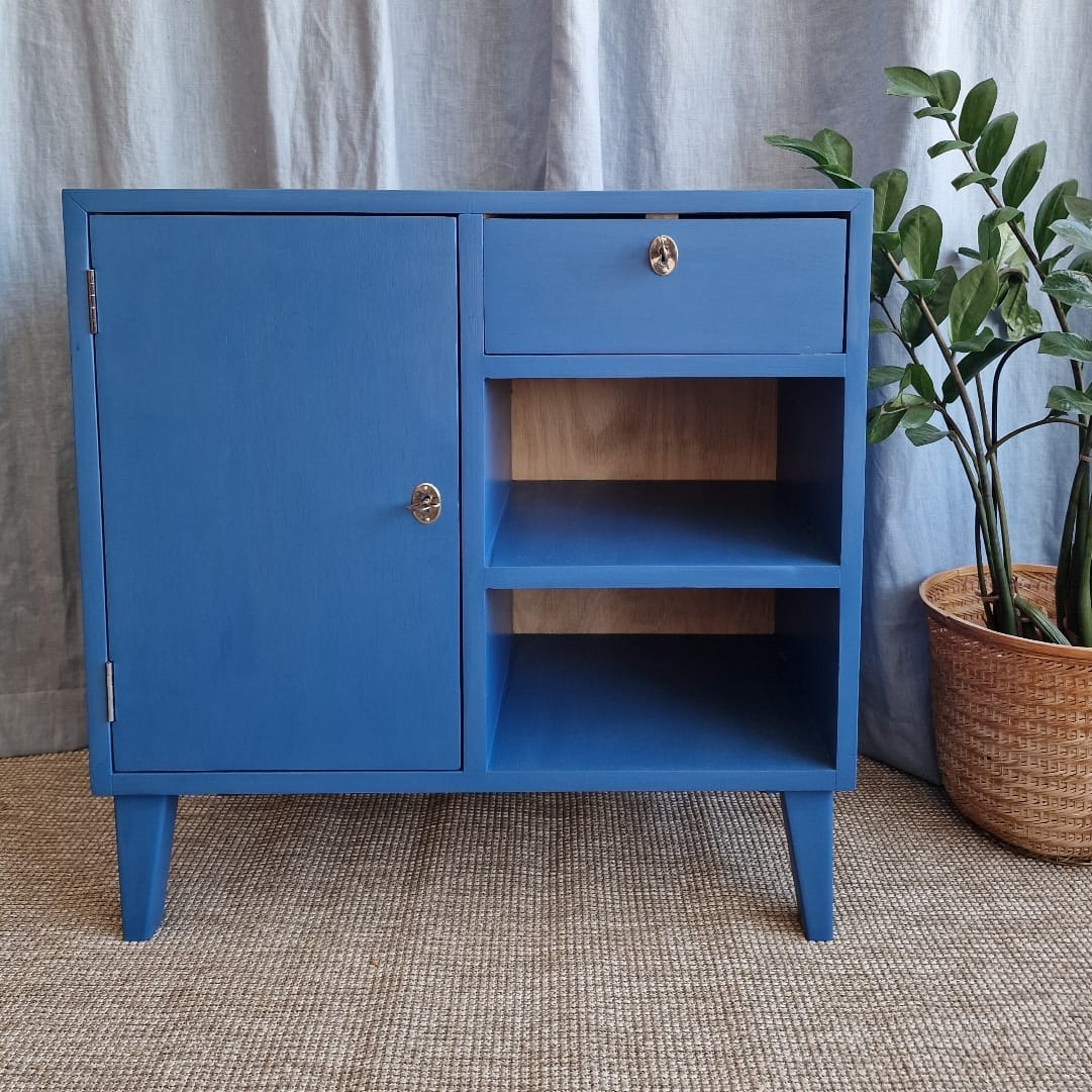 pieni sininen lipasto featured image